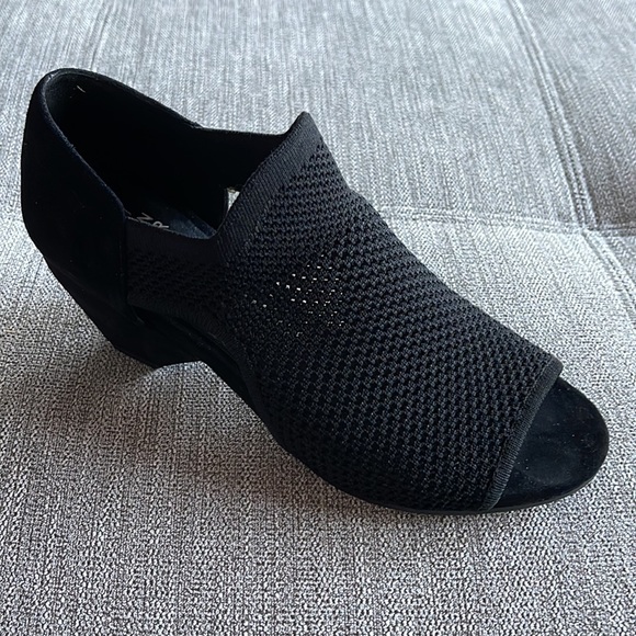 New without box Eileen Fisher Wink Knit Open Toe Pump SZ 7 - Picture 2 of 9